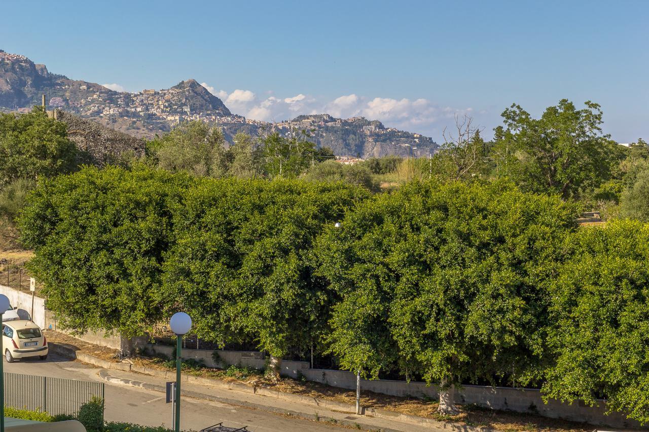 Nero D'Avola Morgante Apartment จีอาร์ดีนี นักซอส ภายนอก รูปภาพ
